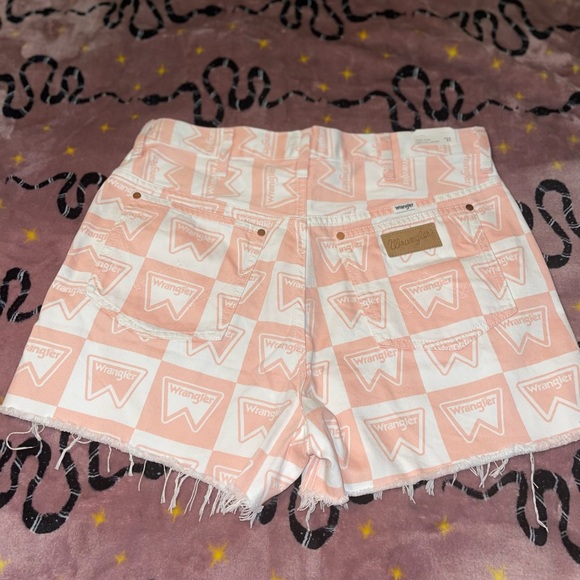 Wrangler Vintage Peach Shorts NWT - Picture 8 of 11